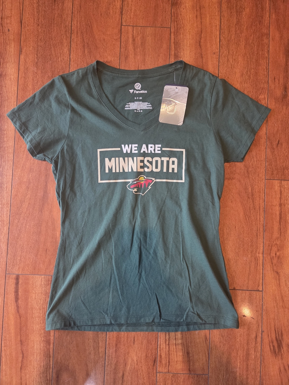 Woman's Fanatics Minnesota Wild NHL V-Neck Tshirt - Size Small NWT!!